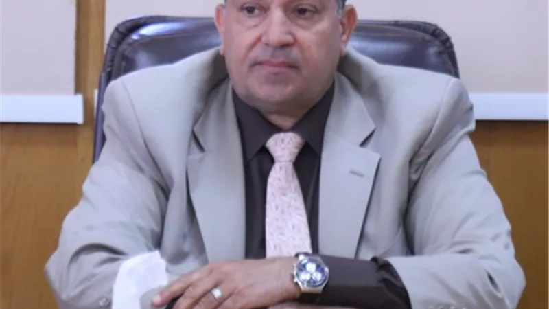 رئيس جامعة جنوب الوادي الأهلية يجتمع بمنسقي برامج الجامعة