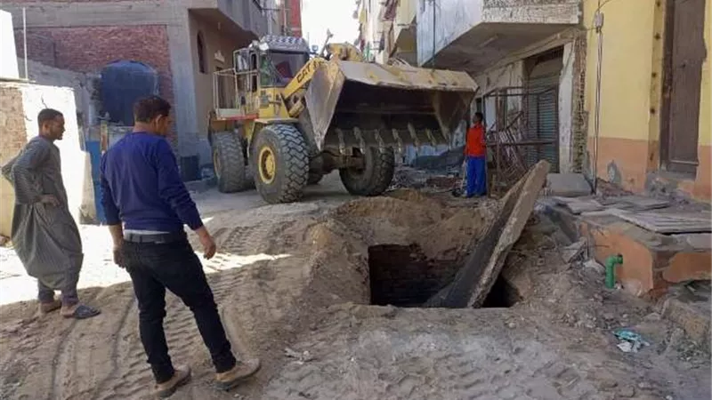 إزالة حالات تعدي لمتابعه أعمال التطوير بمنطقة الاشلاق بالغردقة