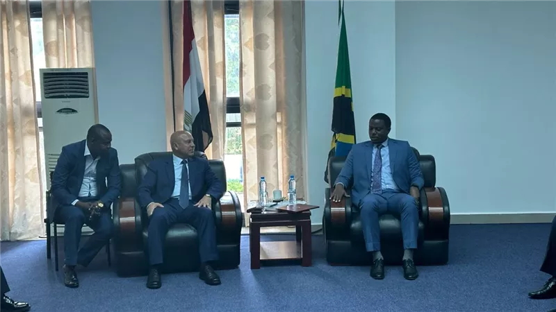 الوزير: مستعدون للتعاون في رفع كفاءة وتجديد شبكه الطرق بتنزانيا