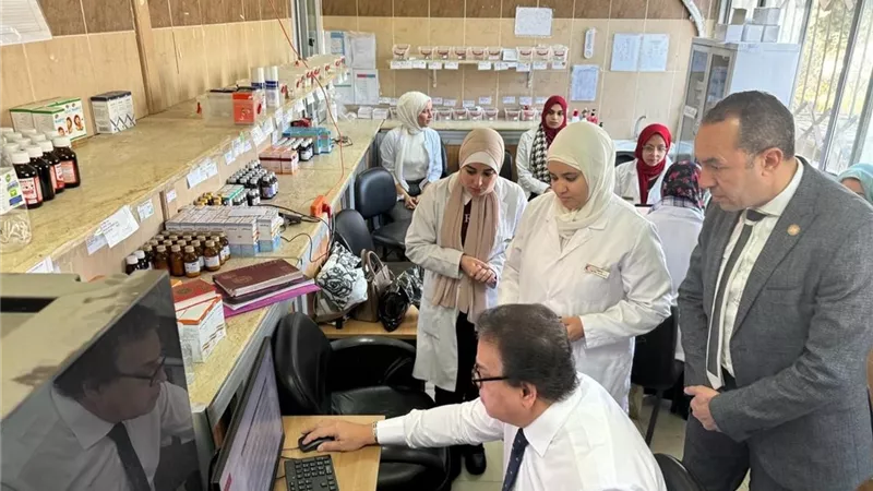 وزير الصحة فى زيارة مفاجئة لمركز طب أسرة التجمع الثالث