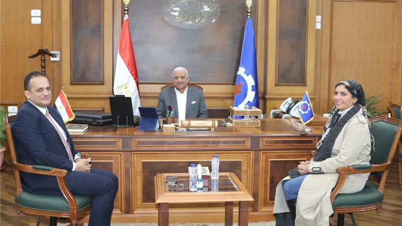 محافظ السويس يستقبل رئيس وأمين عام جامعة الجلالة