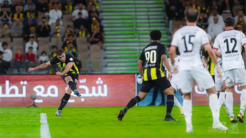 بثنائية حمد الله.. الإتحاد يفوز على الرياض فى دورى روشن