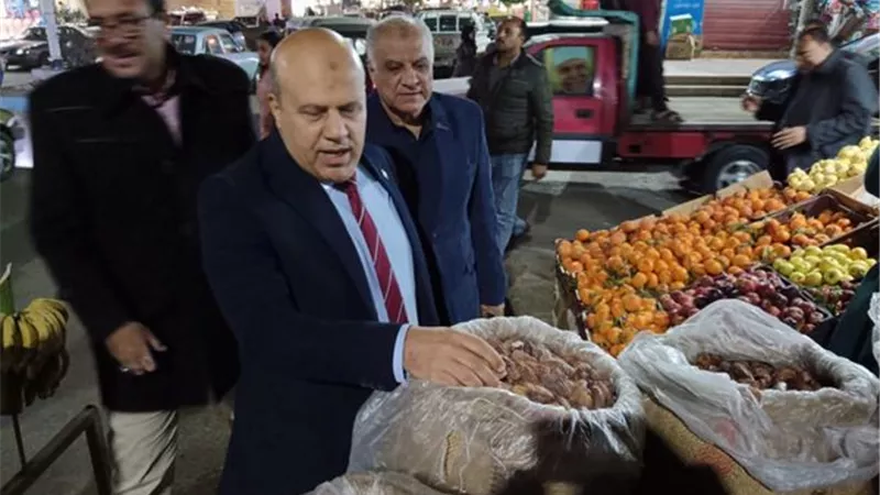 سكرتير مساعد الإسماعيلية يتفقد منظومة الأسعار في فايد