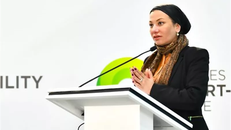 البيئة تستعرض الاستراتيجيات المطلوبة لتحقيق أهداف خفض الانبعاثات