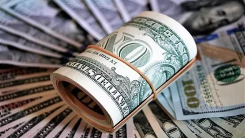 الدولار يهبط بعد تراجع عوائد السندات مع ترقب محضر الفيدرالي