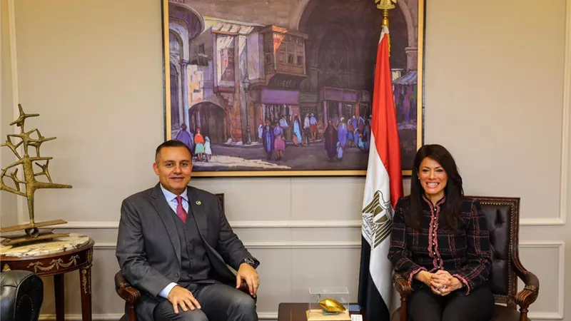 المشاط تبحث مع السفير القطري تعزيز الجهود التنموية بين البلدين