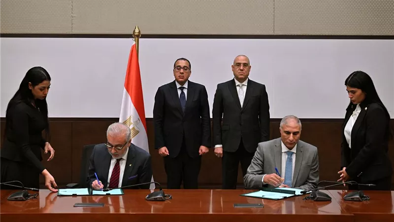 توقيع عقد تخصيص أرض مشروع طبي تعليمي عمراني بالشروق