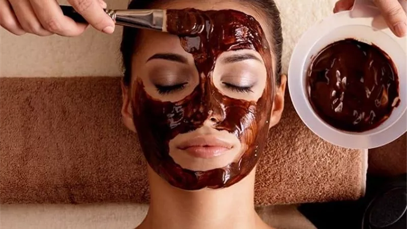 5 وصفات لماسك الشيكولاتة لبشرة نضرة ومشرقة