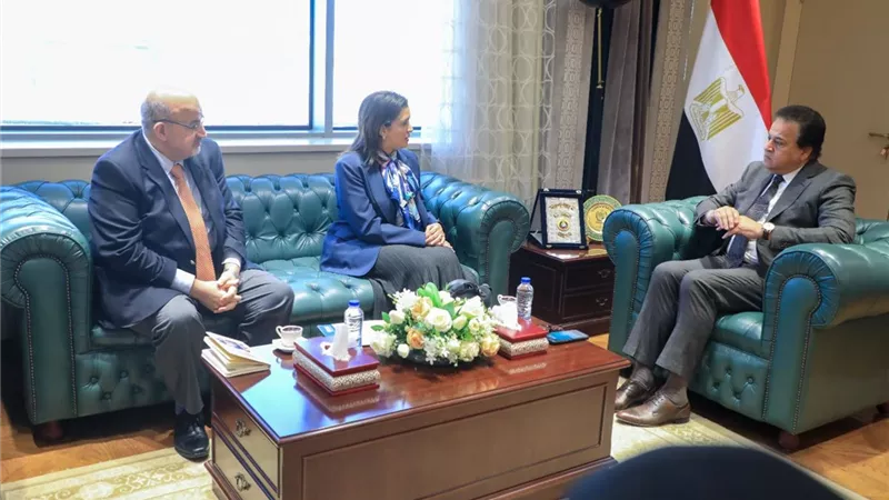 وزير الصحة يستقبل المدير الإقليمي 