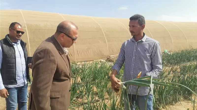 رئيس مدينة مرسى علم يتفقد مزرعة الجهاز التنفيذي لمشروعات التنمية