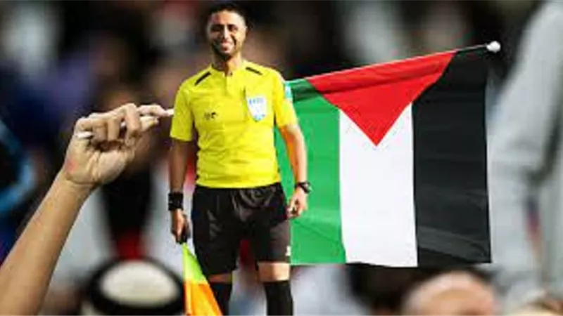 استشهاد الحكم الفلسطيني محمد خطاب وعائلته خلال قصف إسرائيلي لمنزله