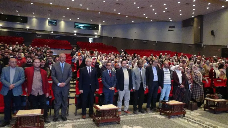 رئيس جامعة المنيا يشهد اللقاء التعريفي لأطباء الامتياز