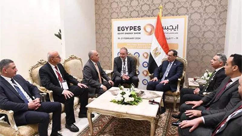 الملا يلتقي وفد GAC بعد استفادته من خبرة مصر فى تموين السفن
