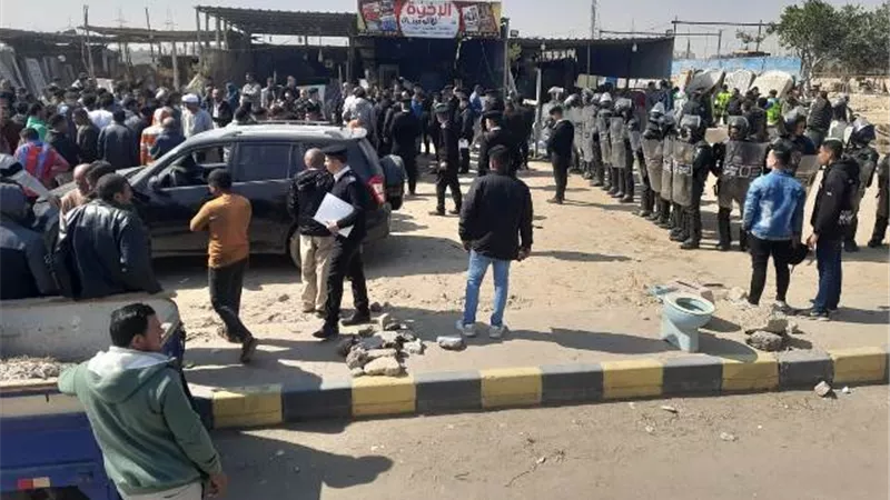 جهاز ٦أكتوبر ينفذ حملة إشغالات مكبرة بالتعاون مع شرطة التعمير صور