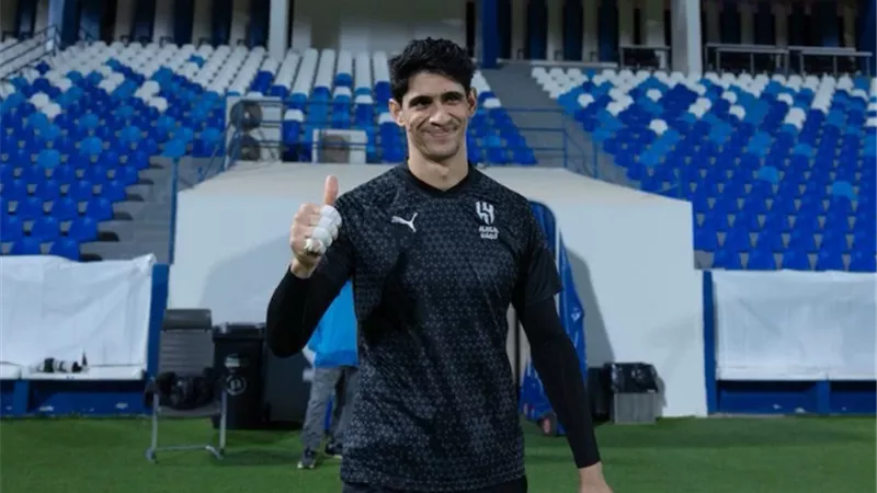الحضري: بونو أحد أفضل الحراس بالعالم