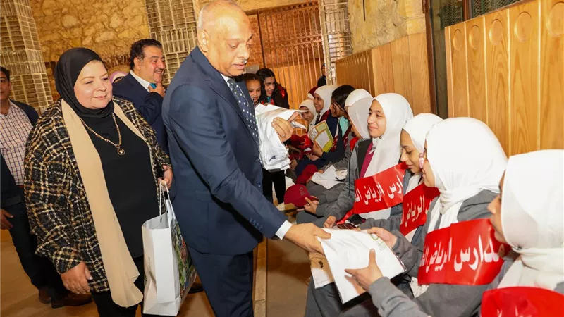 تعليم القاهرة تنظم رحلة متحف البريد المصري