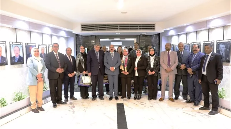عطية يستقبل وفد لجنة الصحة بمجلس النواب أثناء زياتهم الميدانية