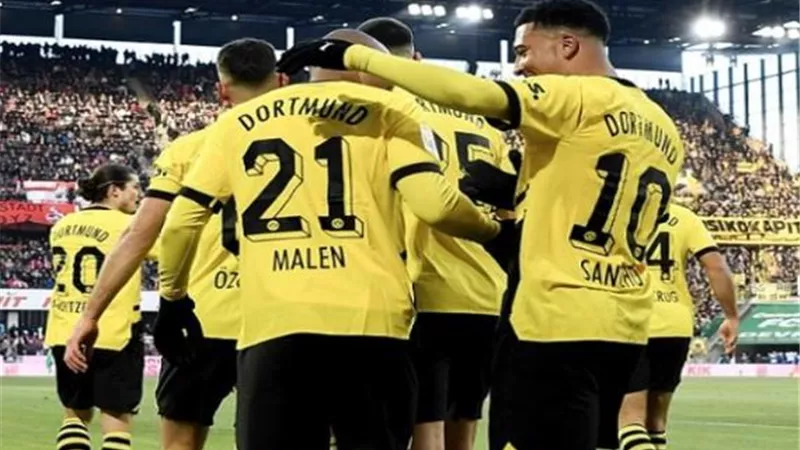 دورتموند يحسم الشوط الأول لصالحه بهدف أمام أيندهوفن بدوري الأبطال