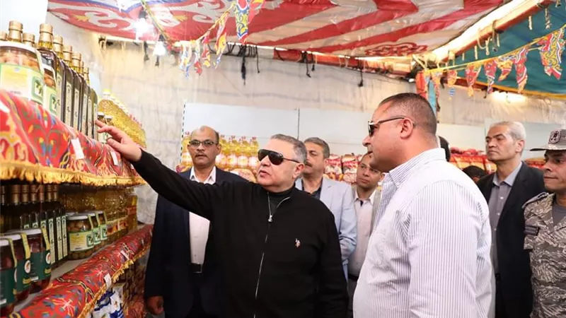 محافظ البحر الأحمر يفتتح معرض السلع الغذائية 