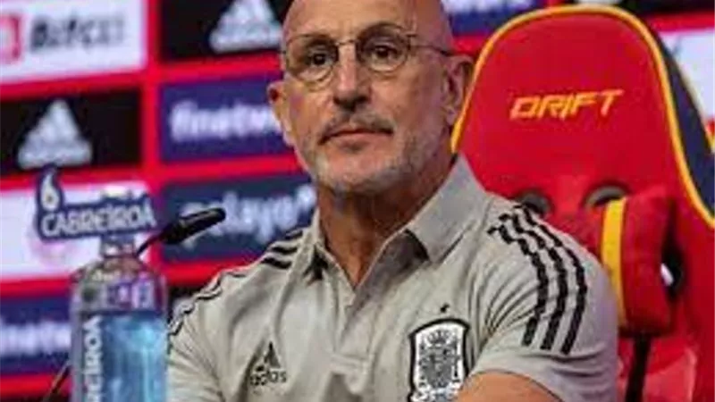 رسميًا.. تجديد عقد دي لا فوينتي مدرب منتخب إسبانيا حتي 2026