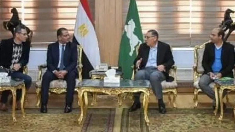 محافظ الشرقيةيلتقي بمعاون وزيرةالثقافة ورئيس اقليم شرق الدلتا