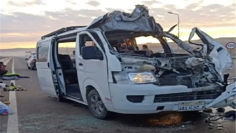 اصابة 14شخص فى3 حوادث سير