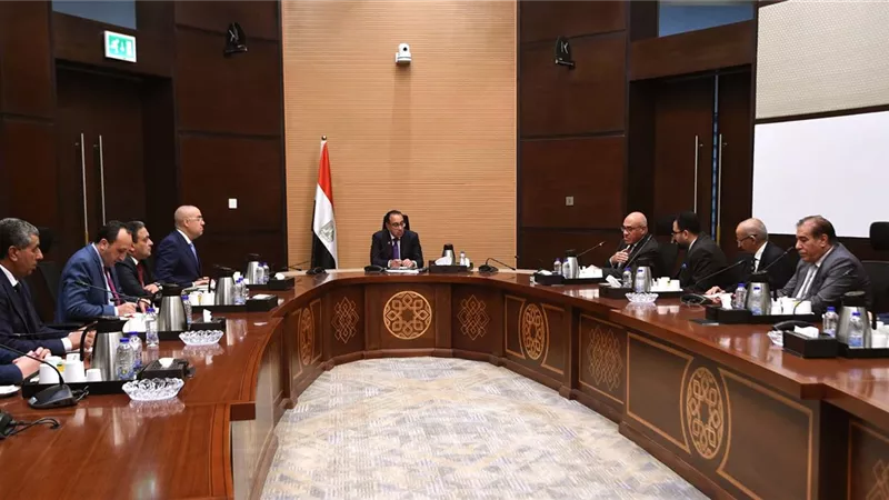 رئيس الوزراء يلتقي مسئولي تحالف مصري – سعودي للمساهمة في تنفيذ عدد من المشروعات بالمملكة