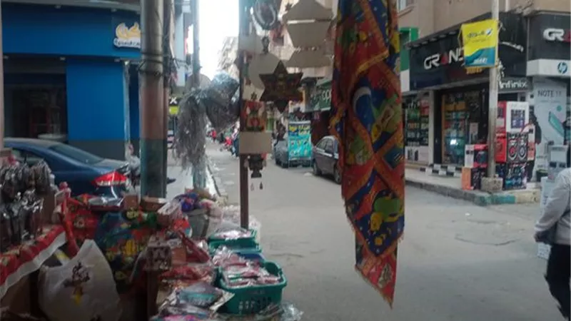فوانيس ومستلزمات رمضان تغزو أقدم شوارع الإسماعيلية التجارية..صور