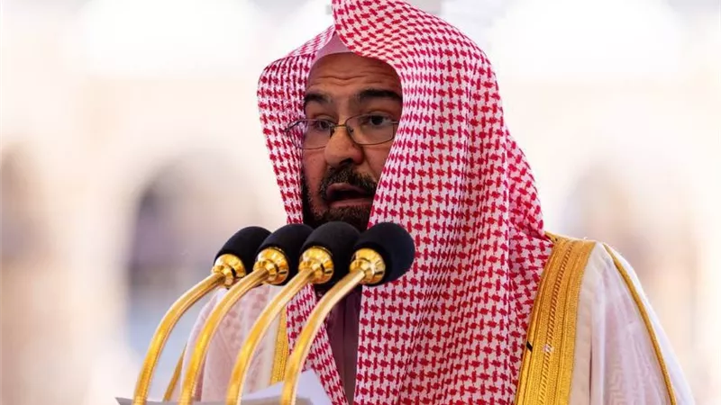 السديس في خطبة الجمعة : أعظم النعم الإقبال على الله و التعبد له