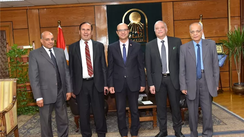رئيس جامعة أسيوط يرأس لجنة اختيار عميد كلية الزراعة