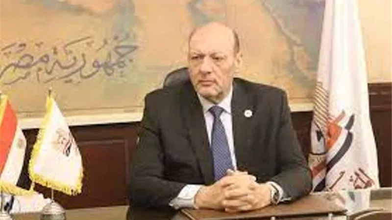حزب المصريين : إتمام صفقة الاستثمار الكبرى يساهم فى خفض الأسعار واستقرار الأسواق