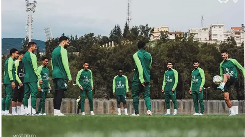 الزمالك يؤدي مرانه الأول فى الجزائر بقيادة جوميز.. صور