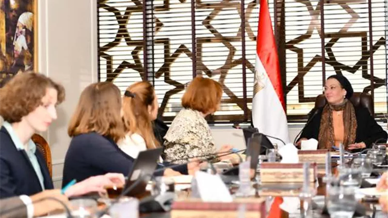 وزيرة البيئة تبحث مع منظمة التعاون الإقتصادى تدعيم النمو الأخضر