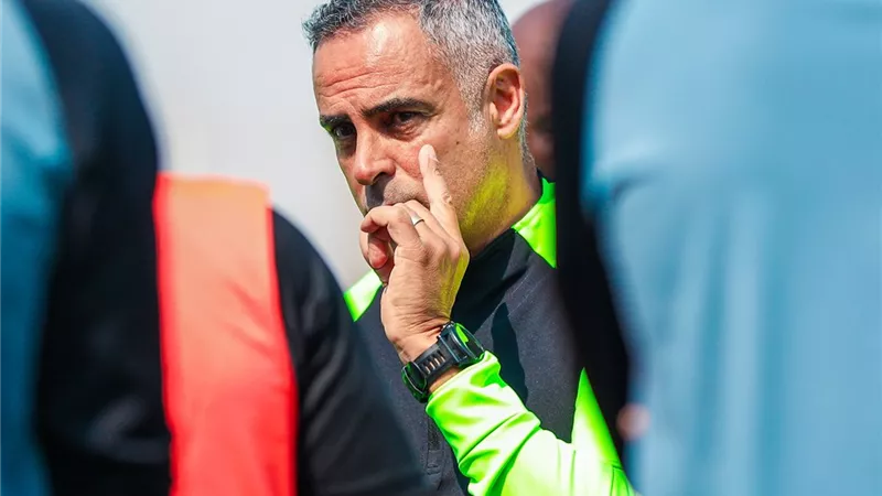 جوميز يُلقى محاضرة على لاعبى الزمالك استعداداً لأبو سليم