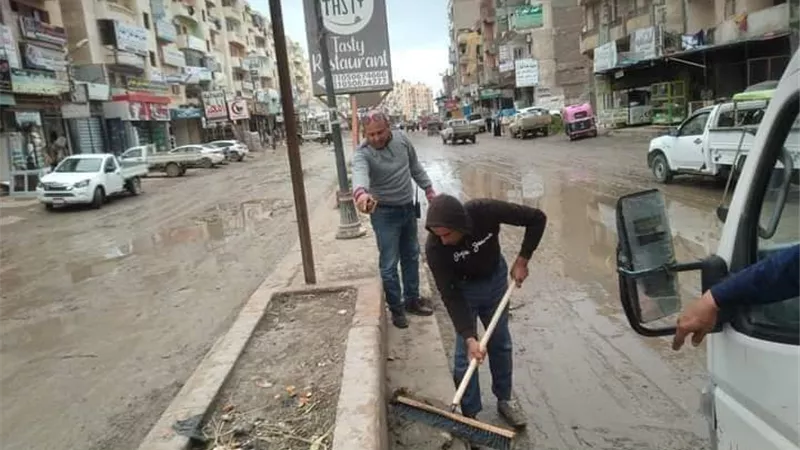 محافظ كفرالشيخ يتابع جهود الوحدات المحلية في كسح مياه الأمطار