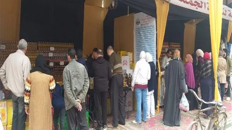 إقبال كبير من المواطنين على معارض «أهلاً رمضان» بالشرقية