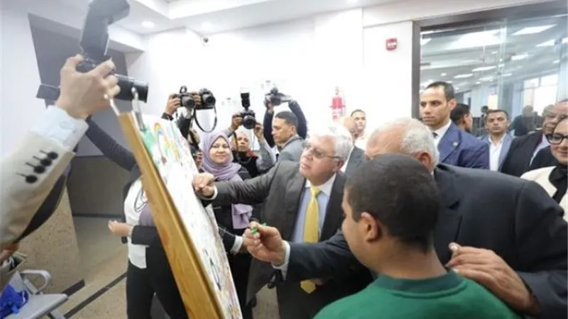 وزير التعليم العالي يفتتح عددًا من المشروعات التعليمية والخدمية بجامعة الوادي الجديد