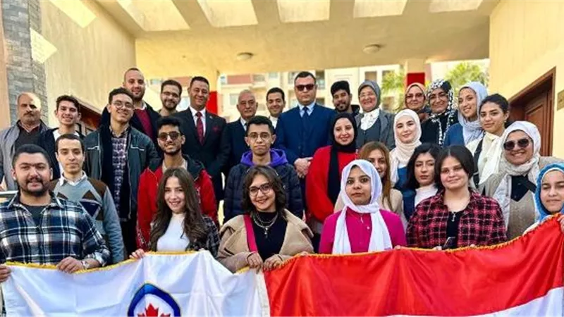 أسباب استقبال رئيس جهاز العاصمة الإدارية لطلاب الجامعات.. بالصور