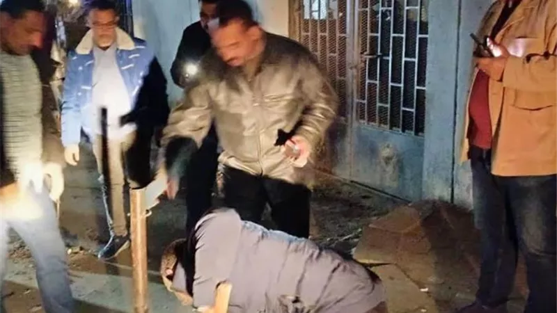 رفع عشرات الاشغالات بشارع فاطمة رشدي بالعمرانية