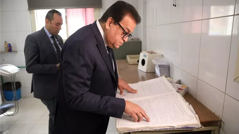 وزير الصحة يتفقد مركز طب أسرة ميت عقبة