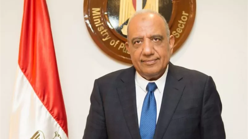 وزير قطاع الأعمال يتابع تطوير مجمع مصر للغزل والنسيج بكفر الدوار