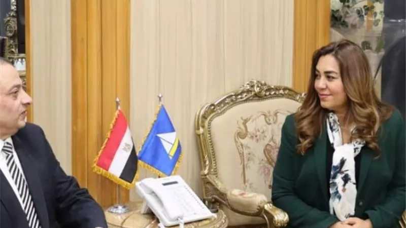محافظ دمياط تستقبل مدير الأمن وتشيد بدور الشرطة في حفظ الأمن