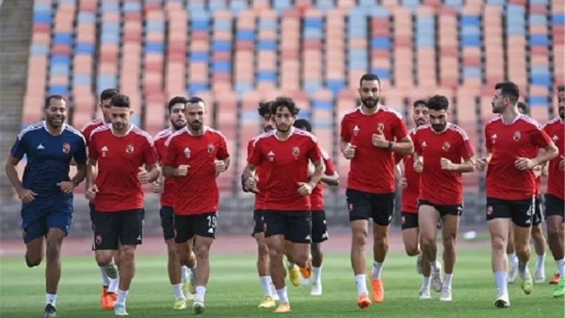 الأهلي يستعيد خدمات 4 لاعبين قبل لقاء بلدية المحلة بالدوري