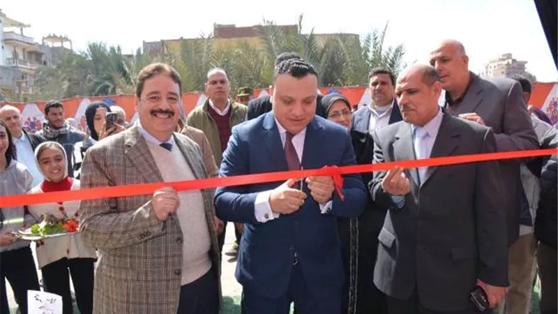 نائب محافظ الدقهلية يفتتح معرض 