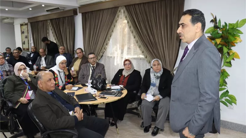 نائب رئيس جامعة القاهرة يؤكد أهمية إدارة المخاطر والتعامل مع الأزمات