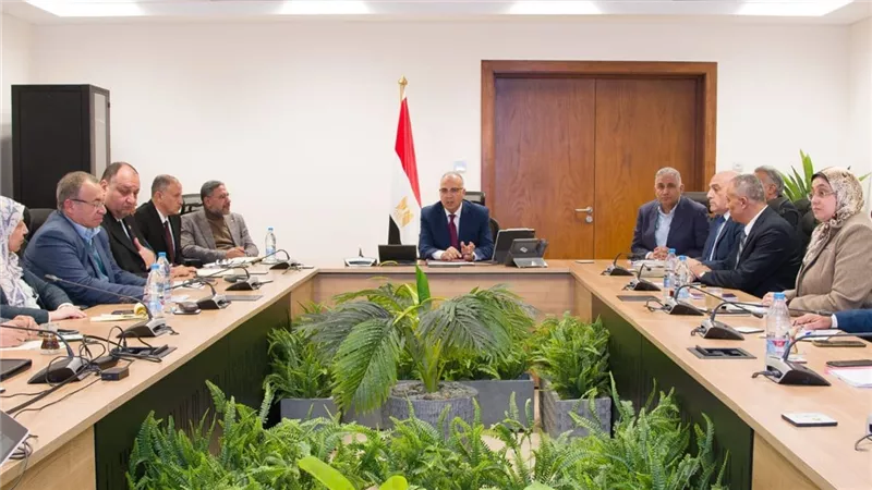 وزير الري يوجه بانهاء تطهيرات الترع والمصارف