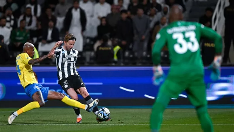 النصر يخطف فوزا قائلا أمام الشباب بثلاثية ويحسم ديربي الرياض