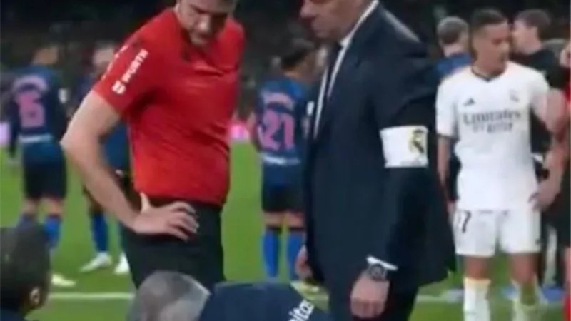 إصابة حكم مباراة ريال مدريد ضد إشبيلية.. والمساعد بديلًا