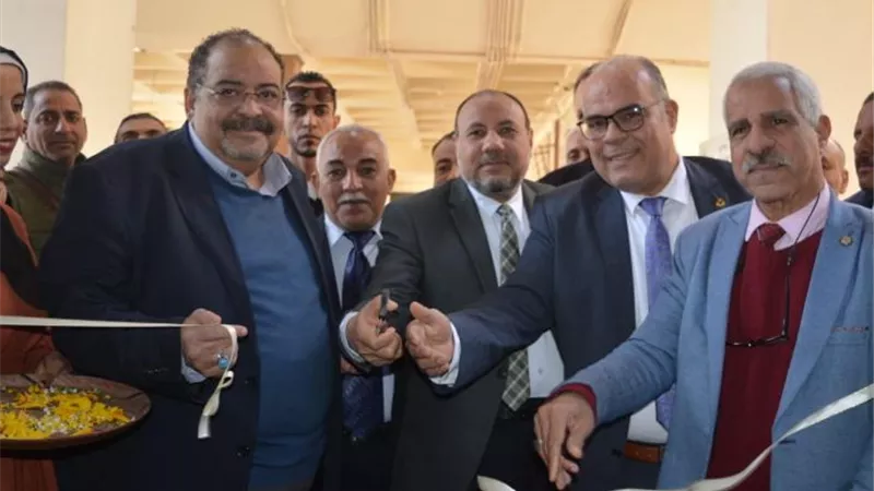 نائب رئيس جامعة الأزهر يفتتح معرضا للكتاب