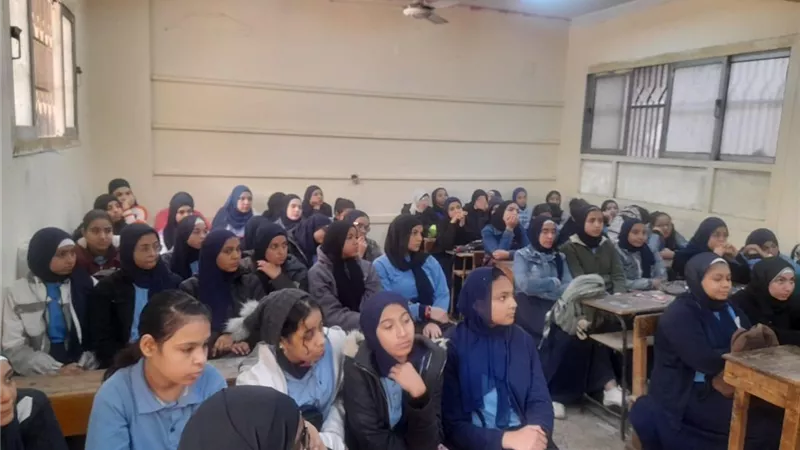 رفع الاشغالات بالعمرانية وندوة عن اضرار الزيادة السكانية